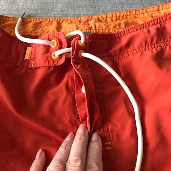 Tommy Bahama board shorts size 36 front pockets and 1 side Velcro pocket - Picture 7 of 9